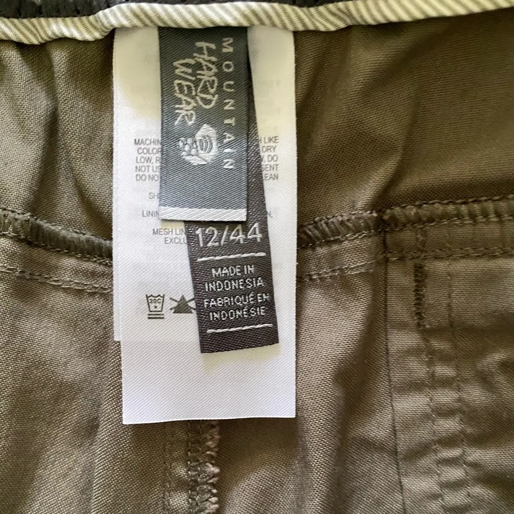 Mountain Hardwear Women's AP Scrambler Short Olive Green Size 12 Outdoor Hiking - Image 3