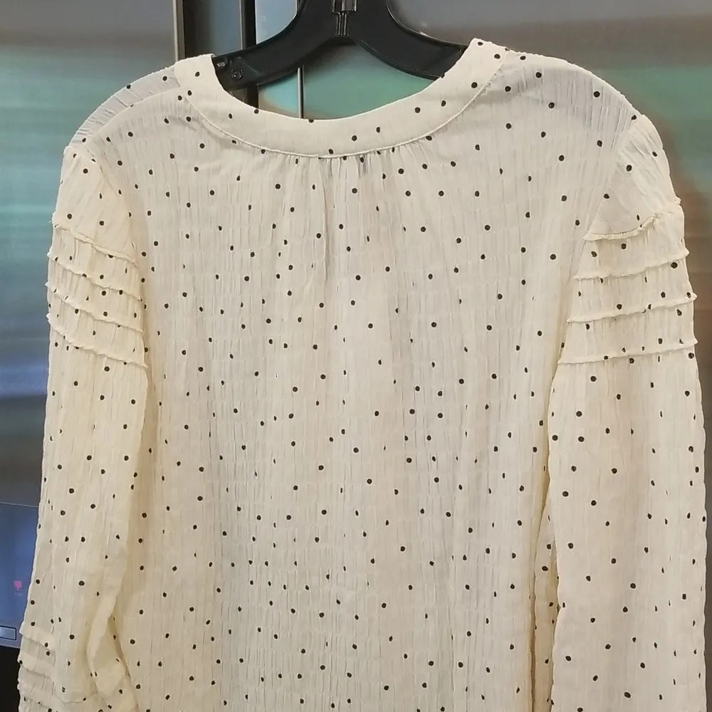 💕CURRENT AIR💕 V-Neck Long Sleeve Polka Dot Crinkle Blouse ~ Cream Medium NWOT - Image 7