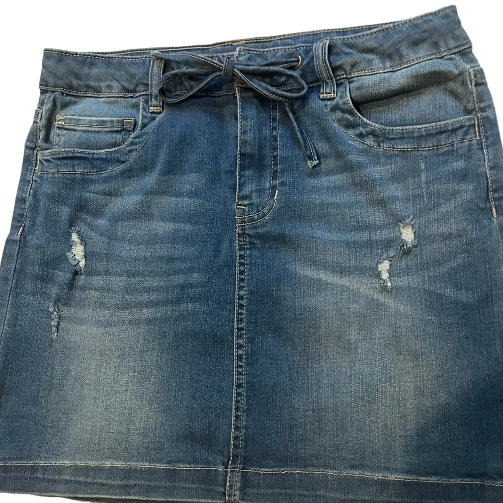 Chelsea & Violet Distressed Denim Mini Skirt, Sz M - Image 5