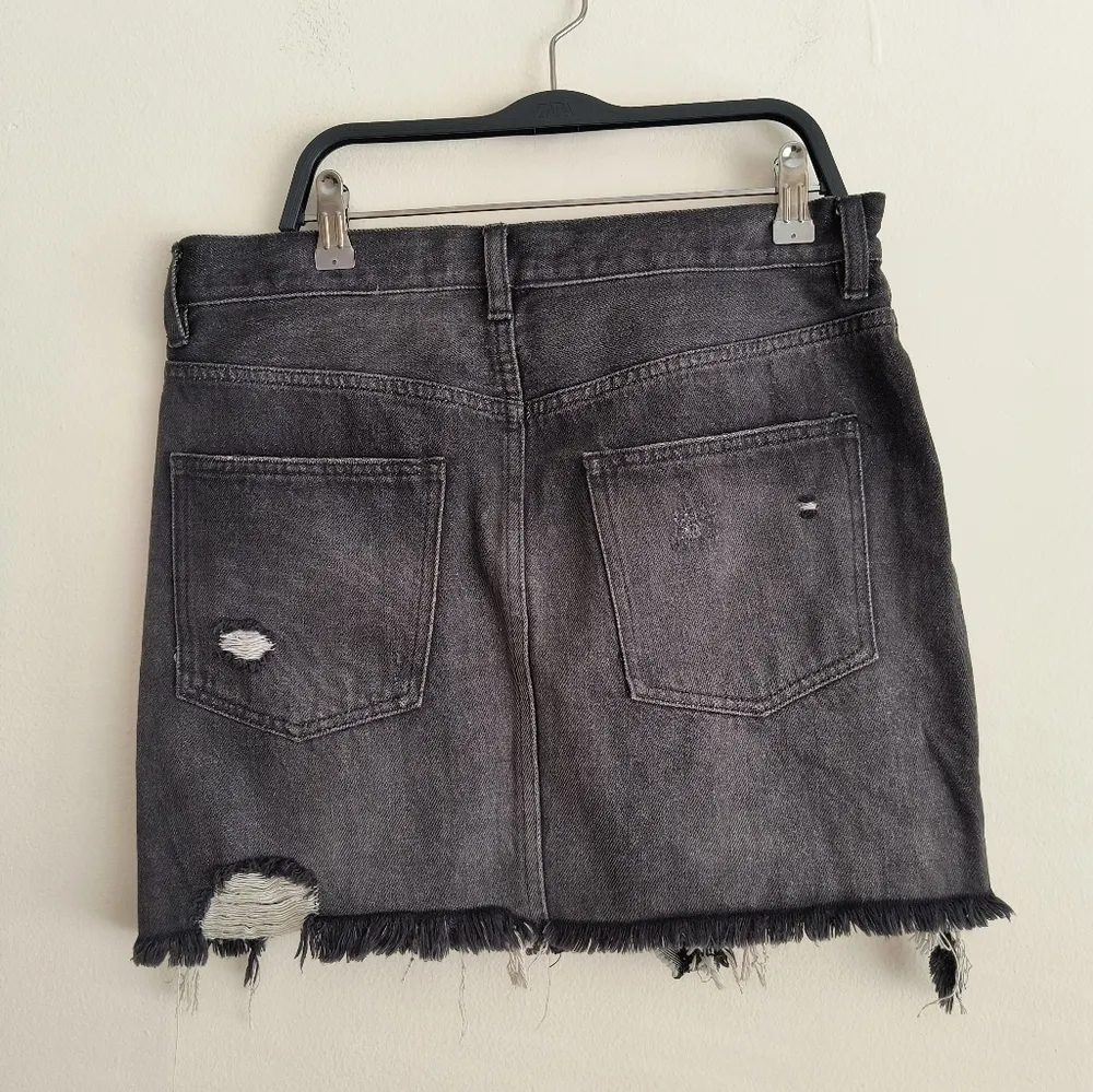 Free People Black Denim Distress Frayed He Mini Jean Skirt Size 27 - Image 2