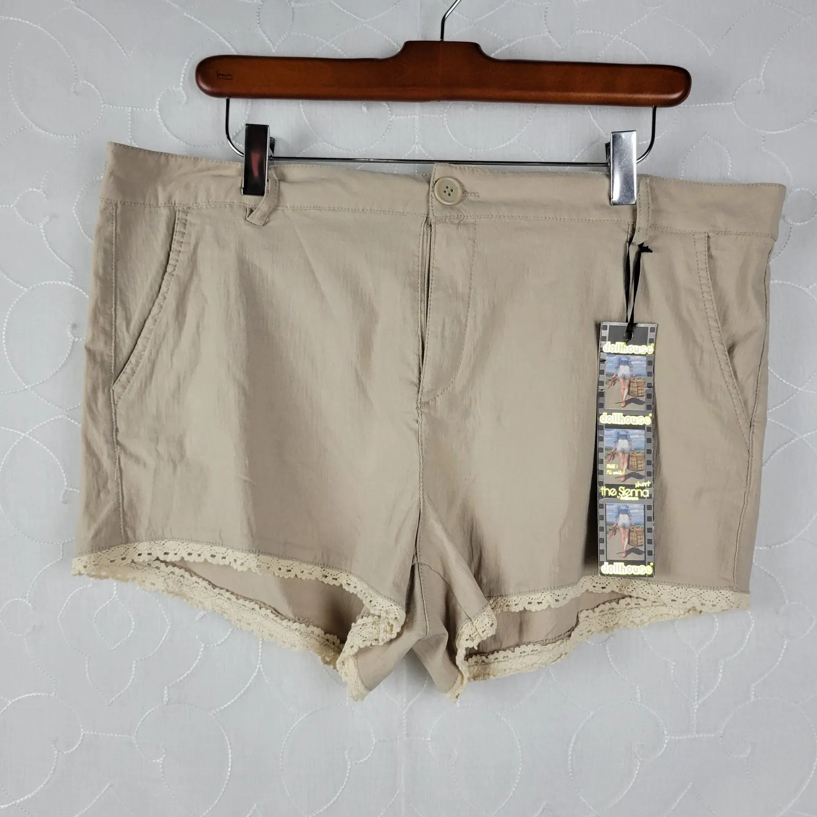 Dollhouse Womens Short Size 15 Khaki‎ Sienna Crochet Trim Flat Front Casual NEW - Image 4