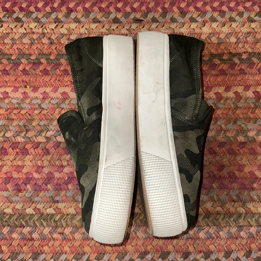 STEVE MADDEN CAMO PRINT CHUNKY PLATFORM SLIP IN SNEAKERS - Image 2