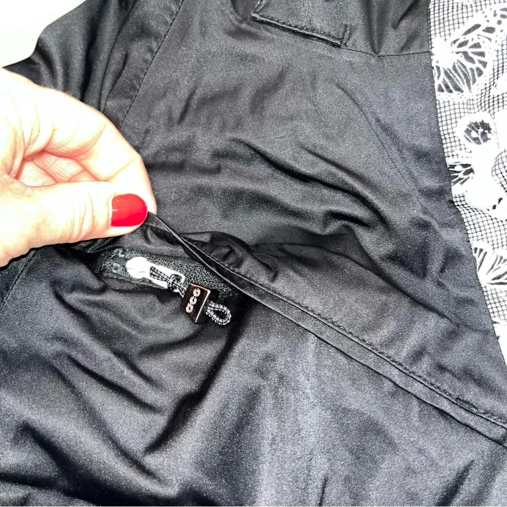 Nike ACG Nike Fit Storm Black Satin Waterproof Jacket Women’s size XS - Image 7