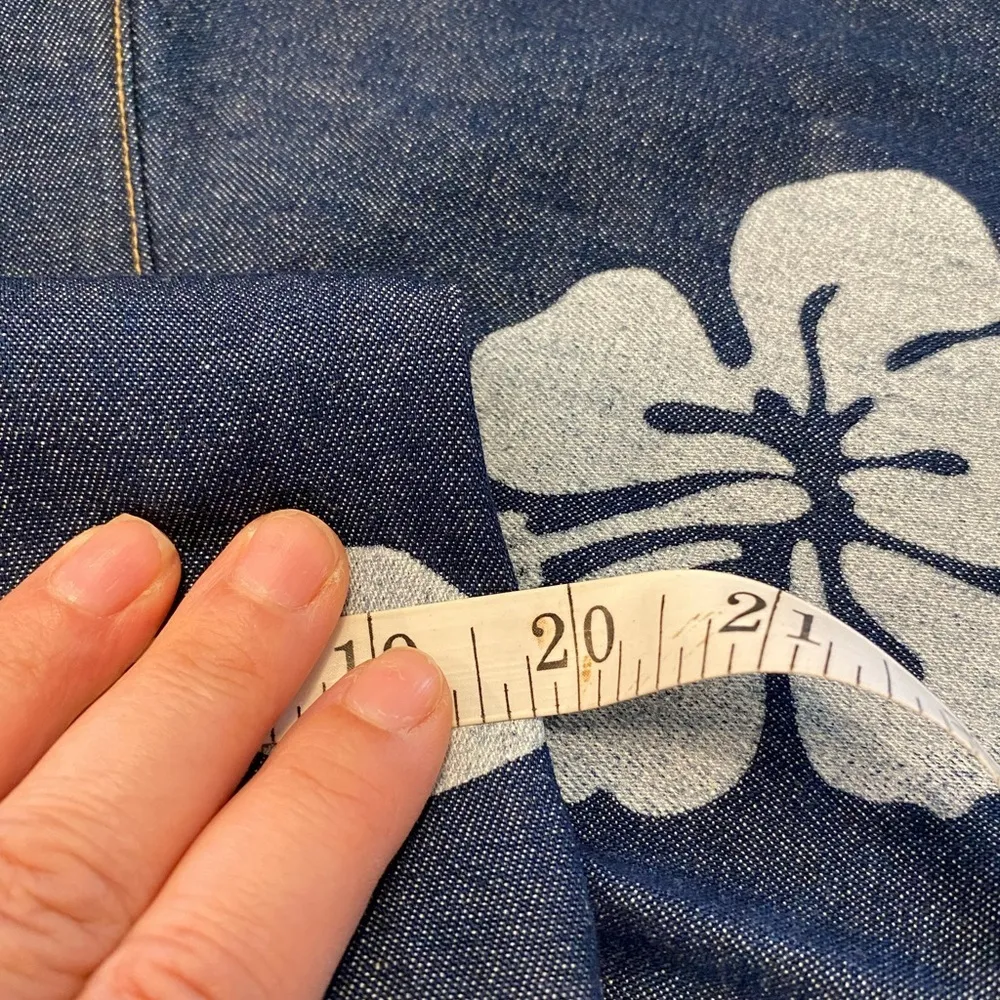 palmwave hawaii denim button down shirt with white hibiscus print Blue Size M - Image 8