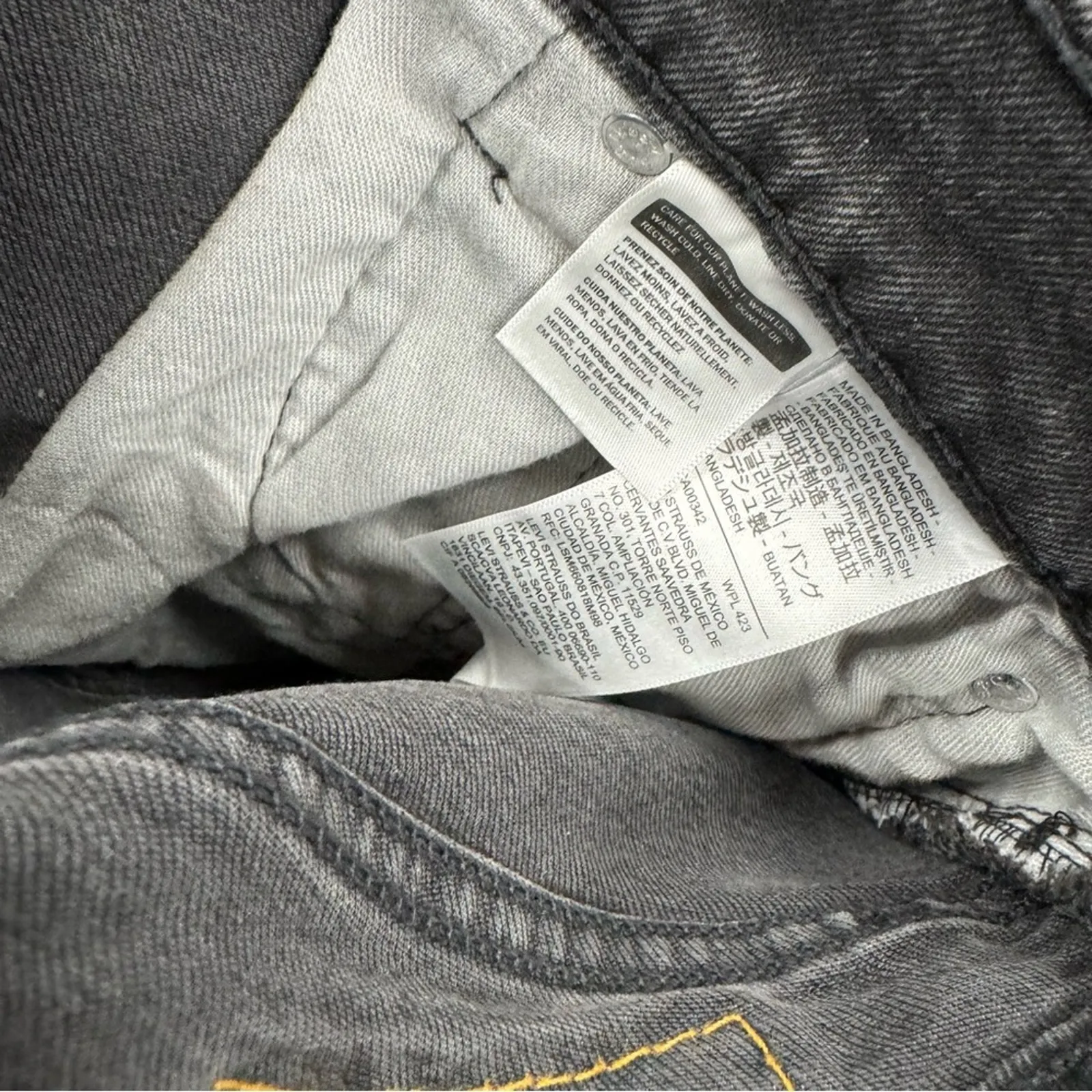 Levi’s Black 412 Slim Shorts Denim Cut Off Bermuda Jean Shorts Womens 30 Modest - Image 5