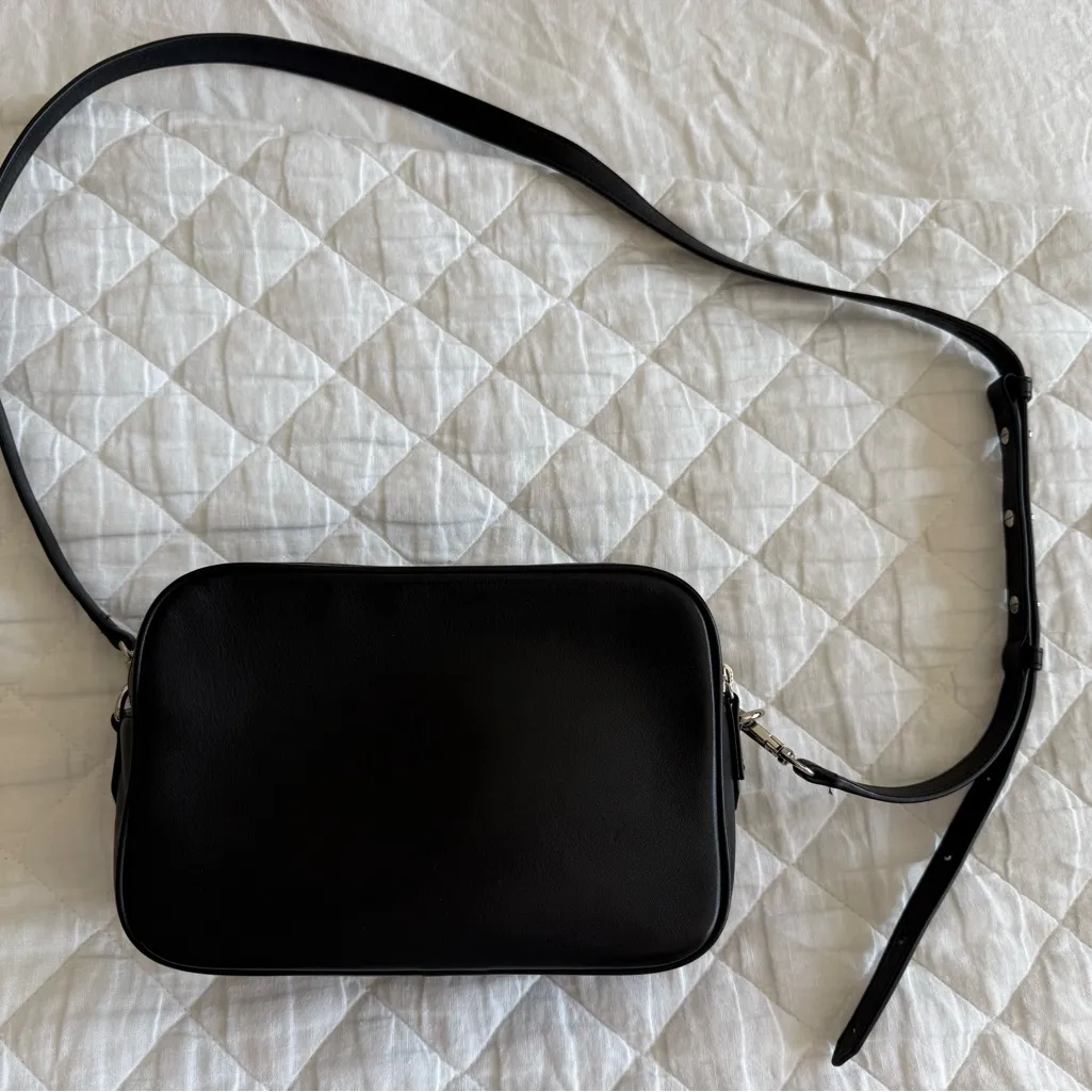 Leatherology meadow double zip camera bag Black - Image 2