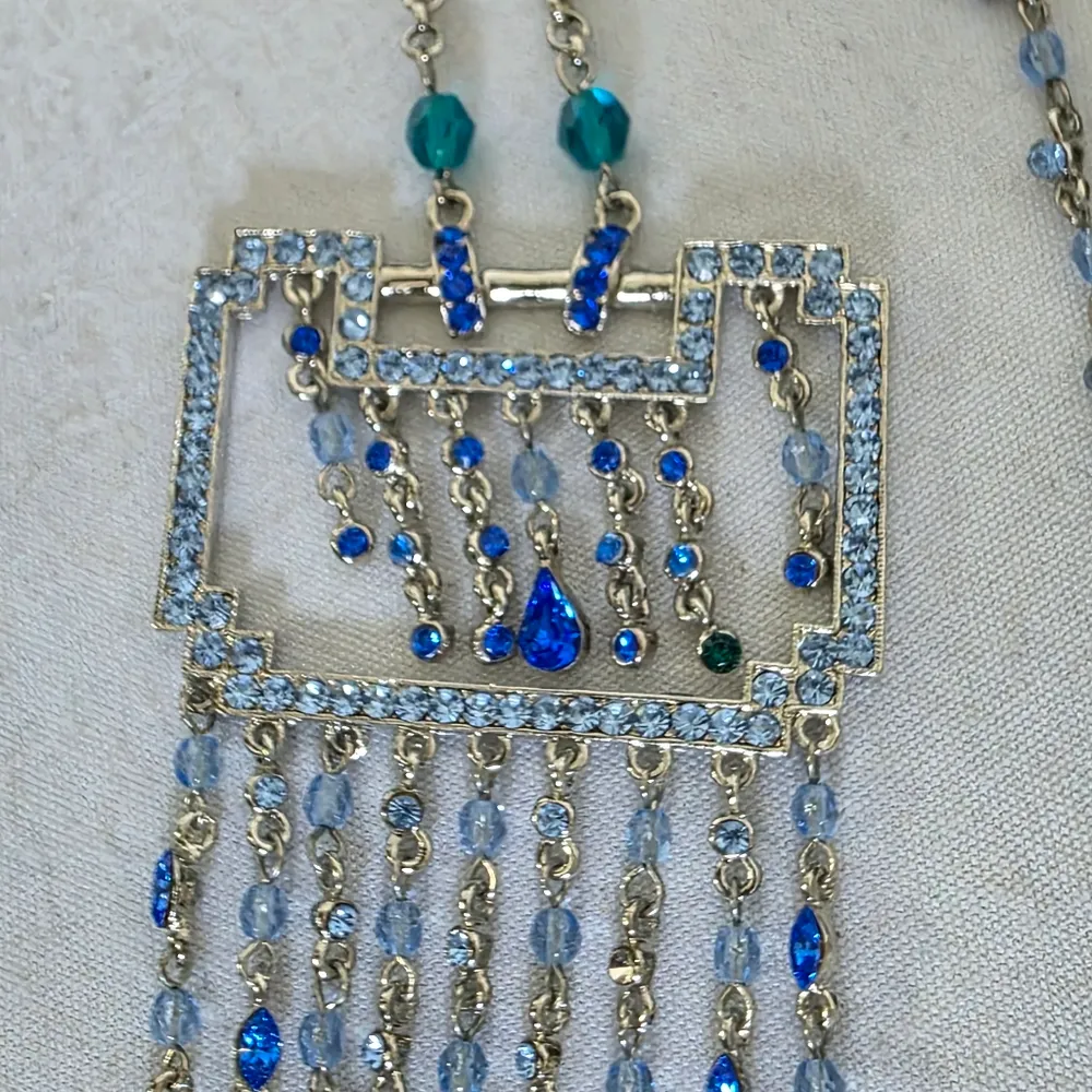 Vintage Art Deco Vibes Silver and Blue Crystal Necklace and Earrings Set - Image 4