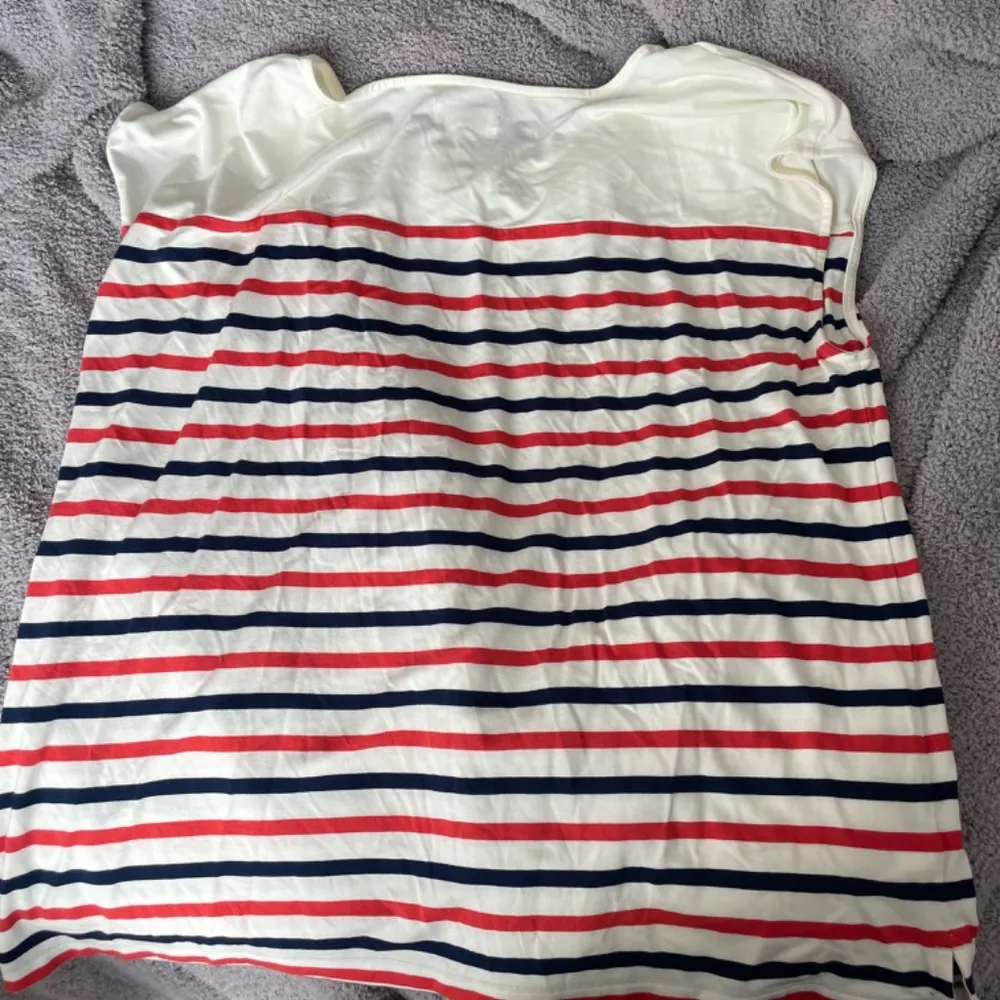 Lou and grey sleeveless top - Image 3