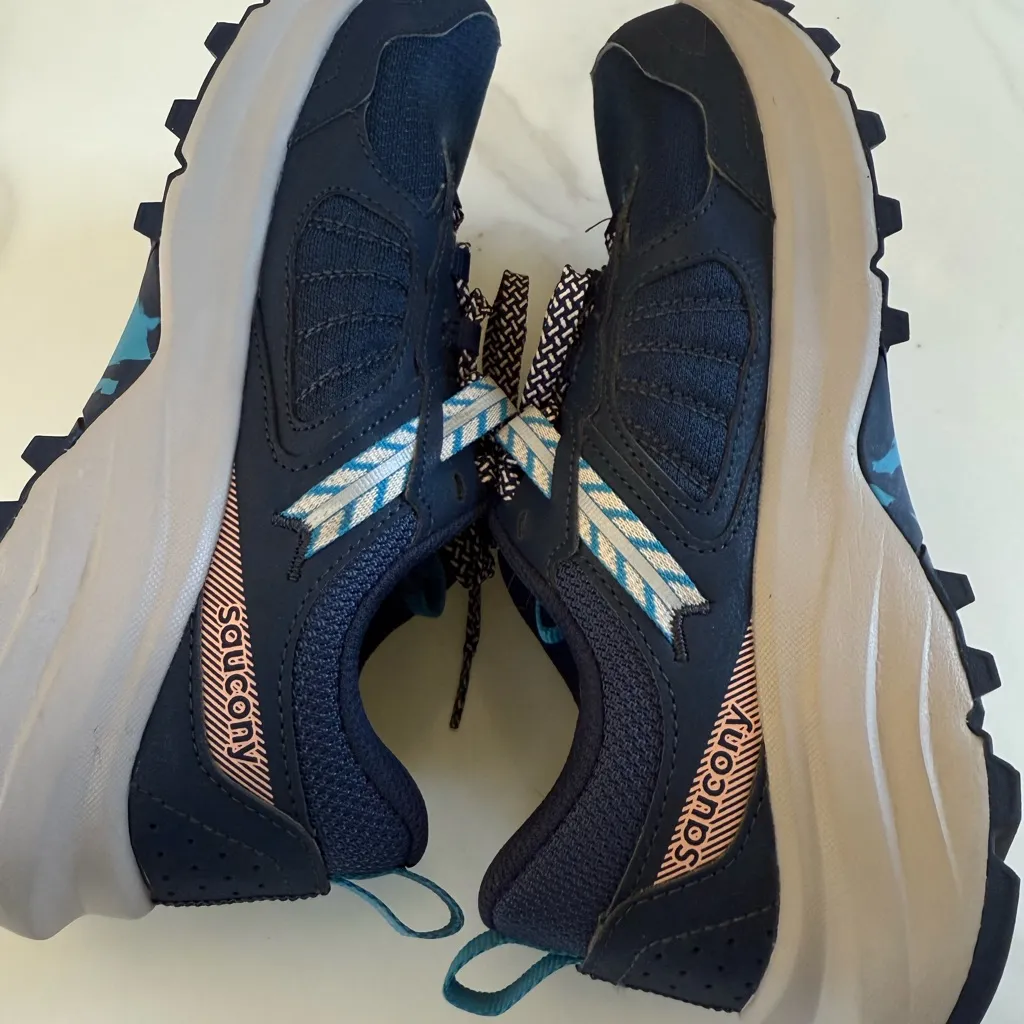Saucony women’s' Navy and Teal Sneakers - Image 7