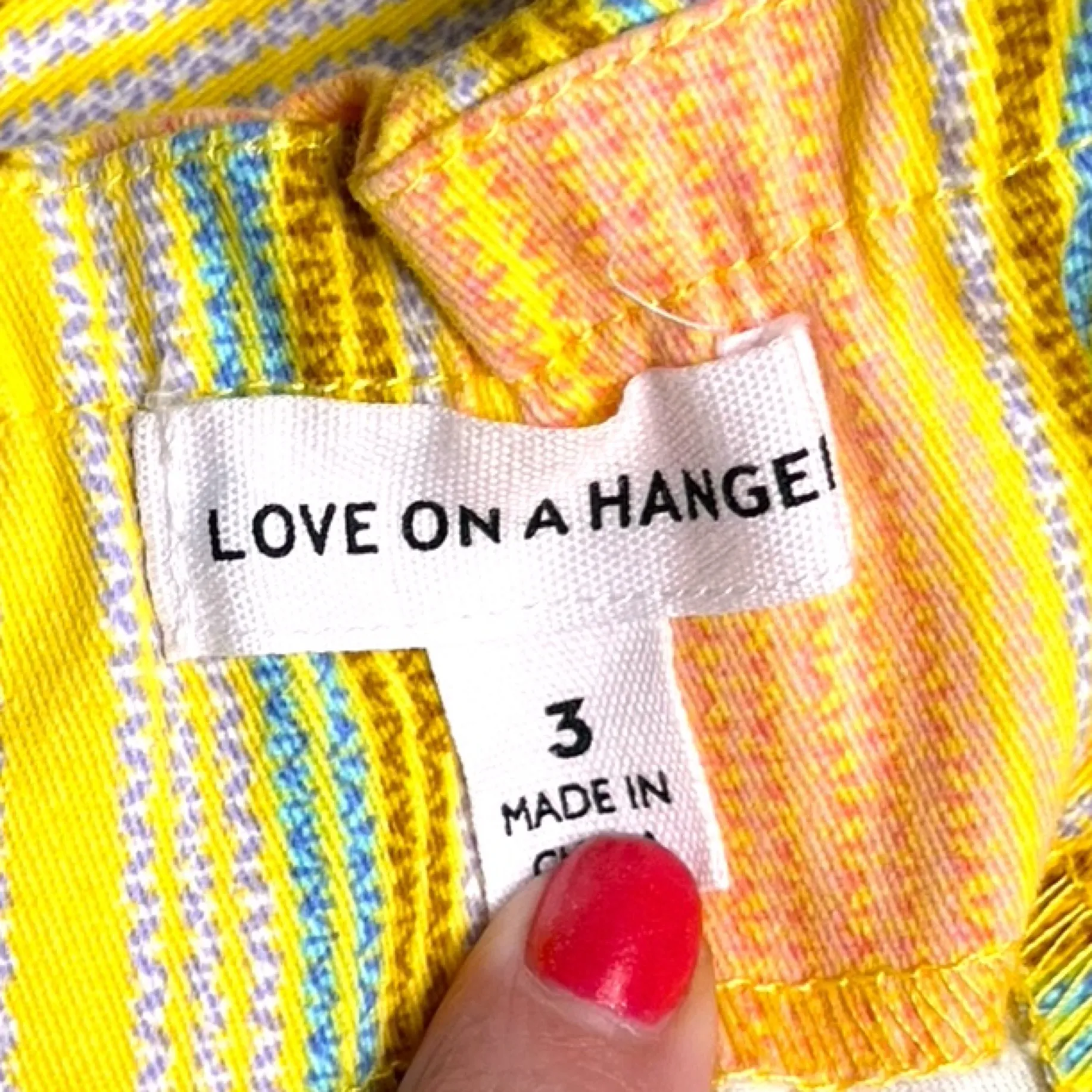 Love on a hanger juniors mini skirt size 3 - Image 4