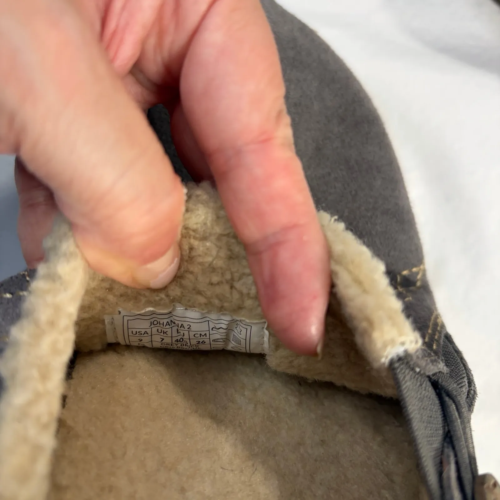 Earth Origins gray suede clogs. Size 9M. Button detail. Comfort. Support. - Image 5