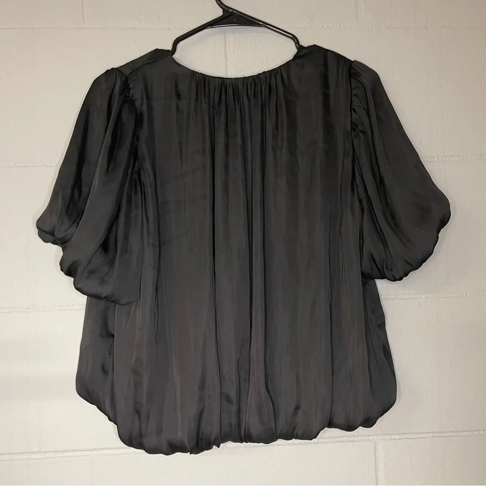 ASTR The Label Black Bubble Sleeve V-Neck Short Sleeve Blouse Women’s Size Large - Image 6