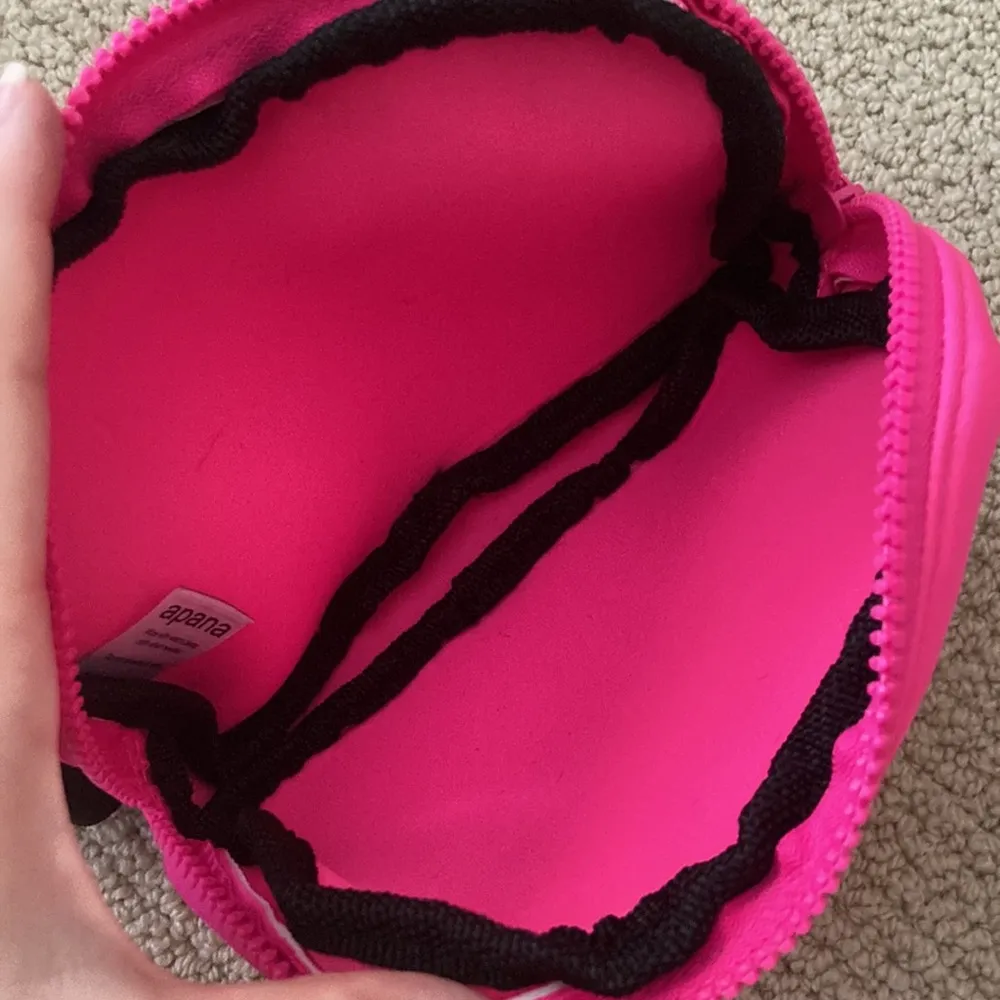 NEW Apana See Me Run Belt Bag Adjustable Zippered Hot Pink One Size O/S NWT - Image 7