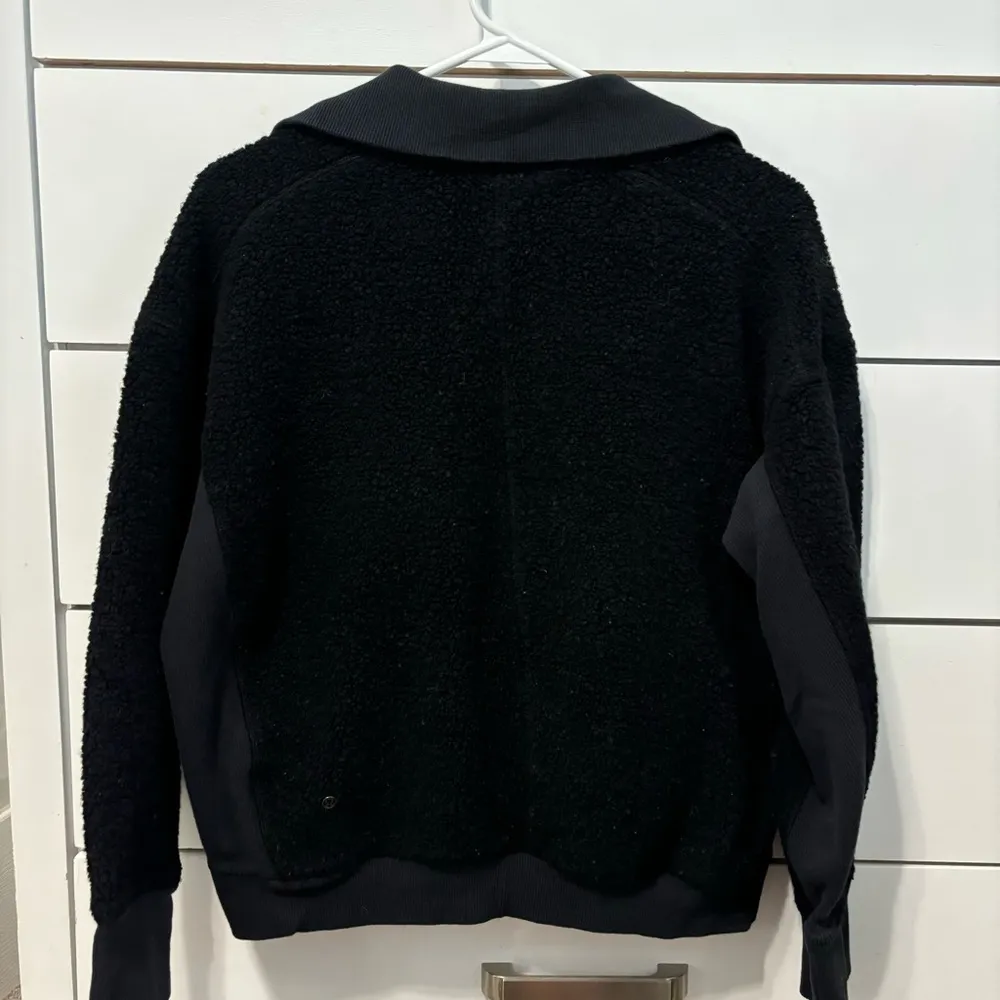 Lululemon Stand Out Sherpa 1/2 Zip Black - Image 3