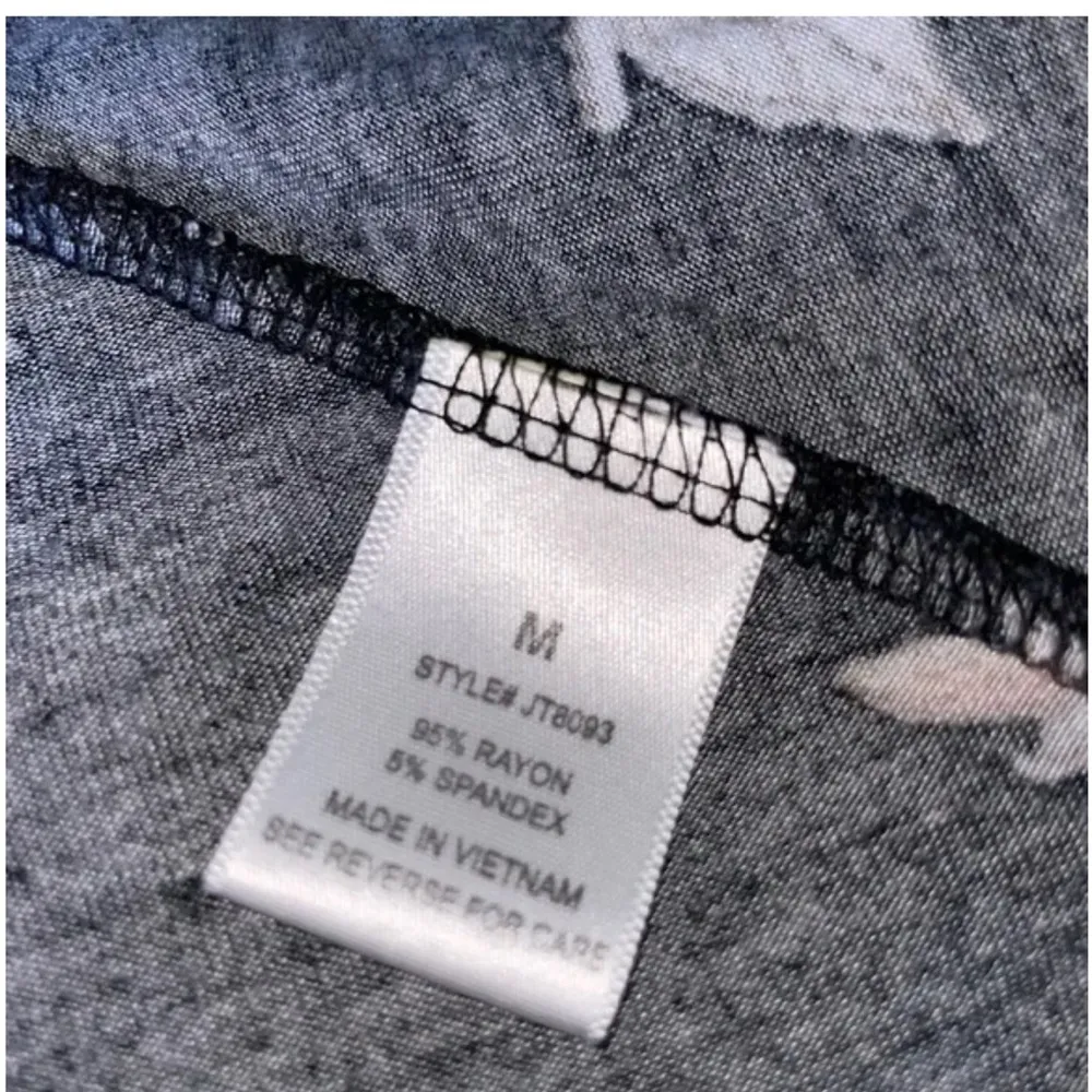 Urban Girl Black Crisis Cross Floral Top Size Medium Flowy Sleeveless cami - Image 6