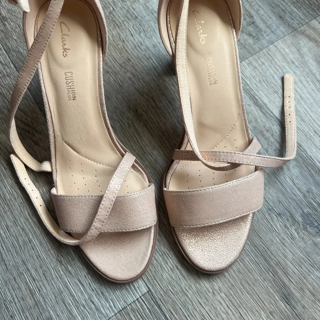 NWOT Clarks heel sandals size 9 - Image 3