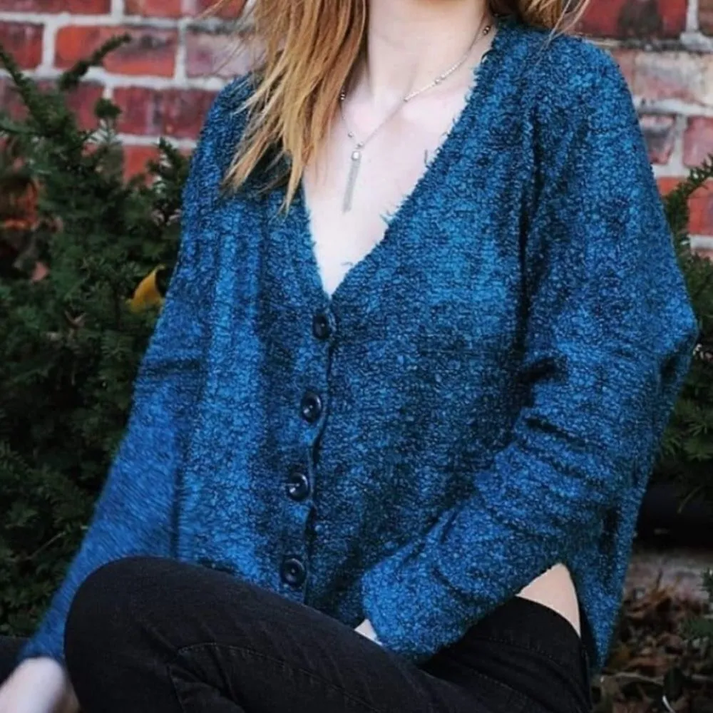 Boucle V‎ Neck Cardigan Blue - Image 7