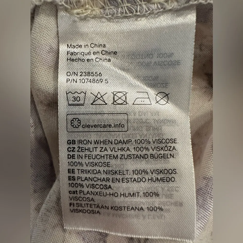 H&M Bohemian Flower Lightweight Short Sleeve Long Dress - Image 9