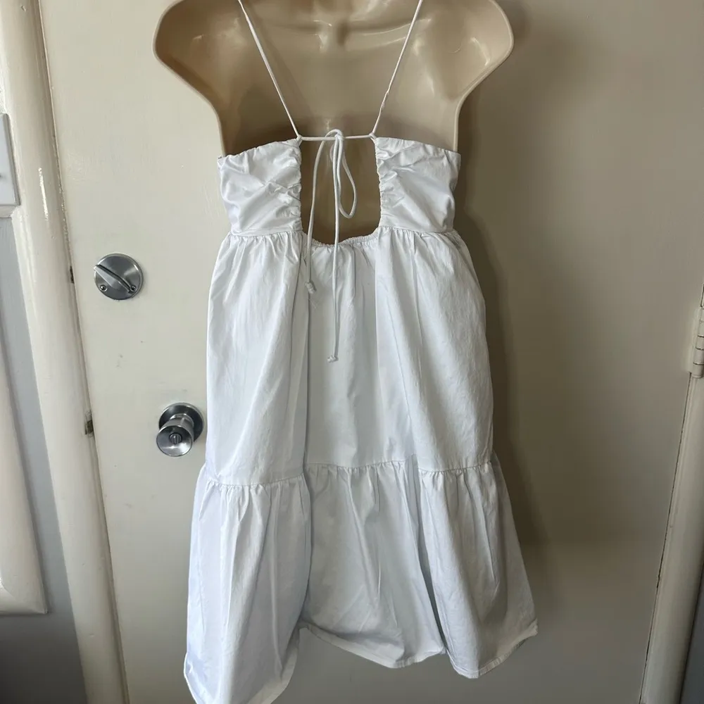 Elegant White Spaghetti Strap Dress size Medium - Image 9