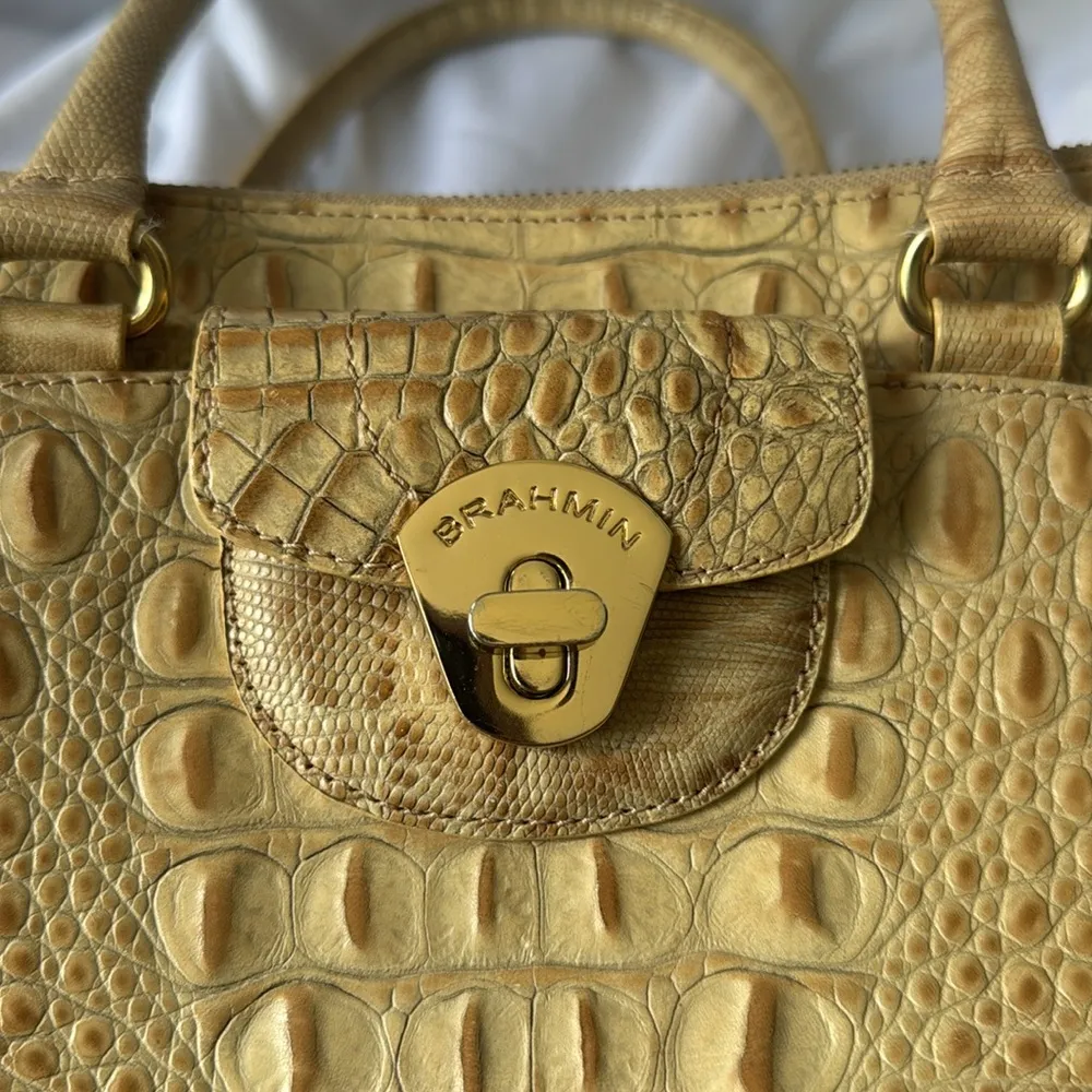 Vintage Brahmin Gold Crocodile Leather Embossed Purse Hand Bag Designer Luxury - Image 8