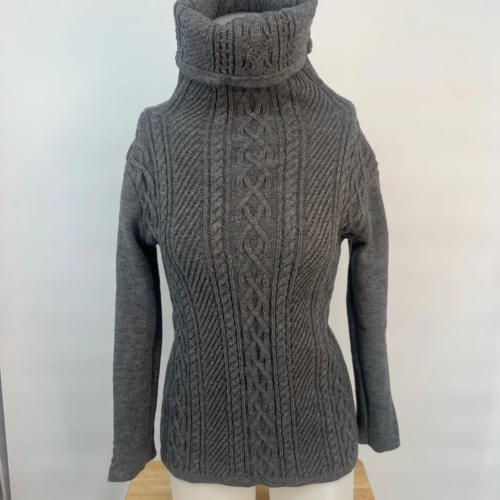 Women’s gray turtleneck chunky cable knit sweater - Image 9