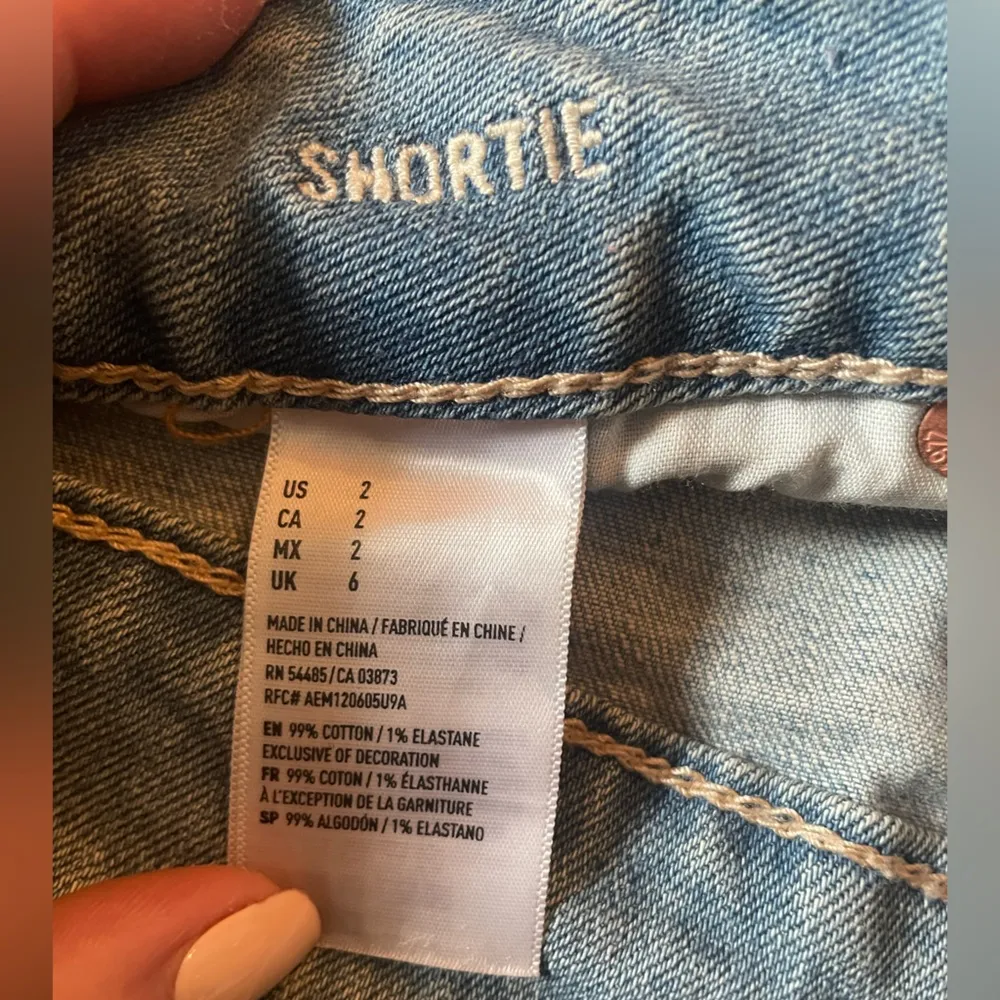 American Eagle Shortie Distress Blue White Washed Denim Jean Shorts Lace Pockets - Image 11