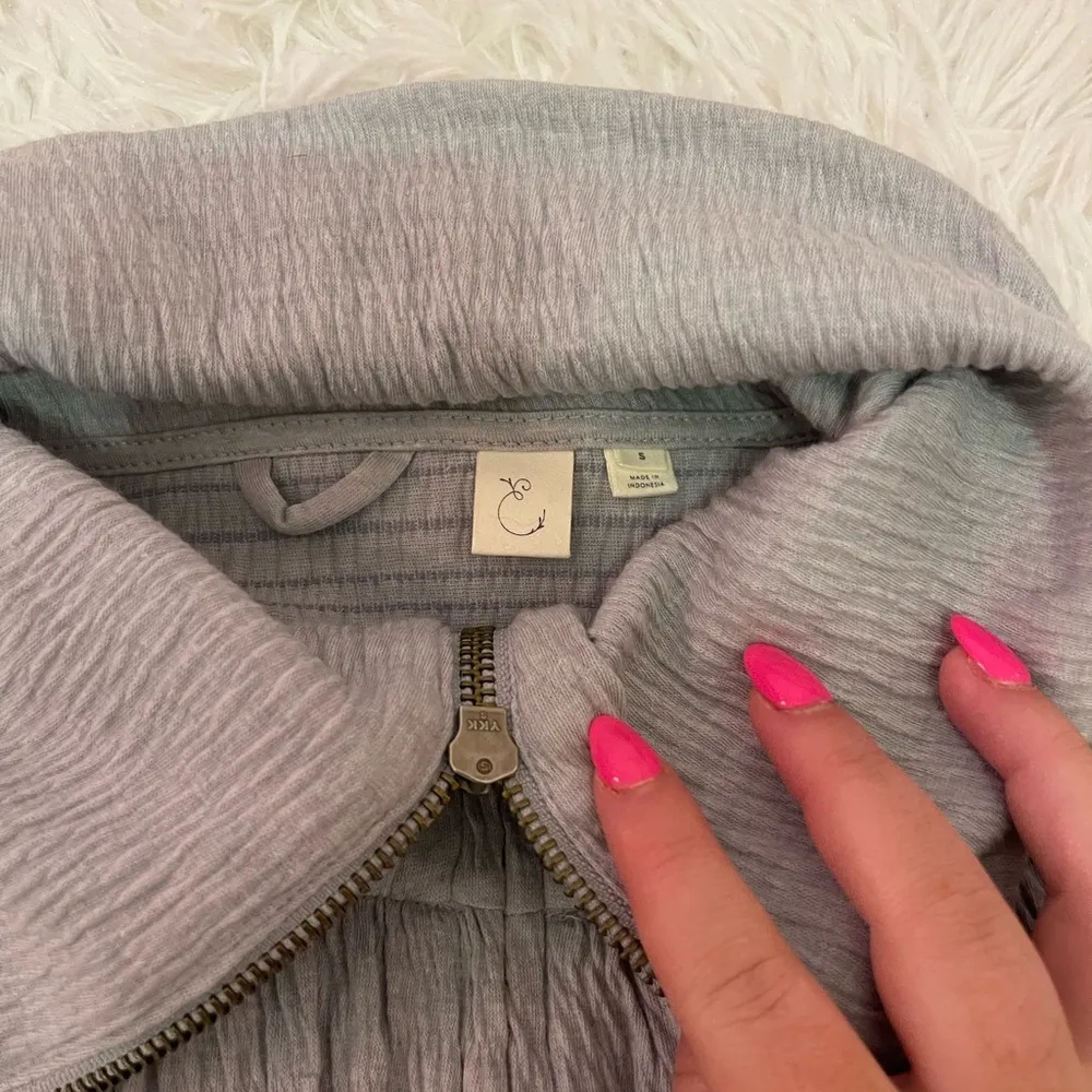 E by eloise (sold at anthropologie) adorable grey zip up sweatshirt size S - Image 3