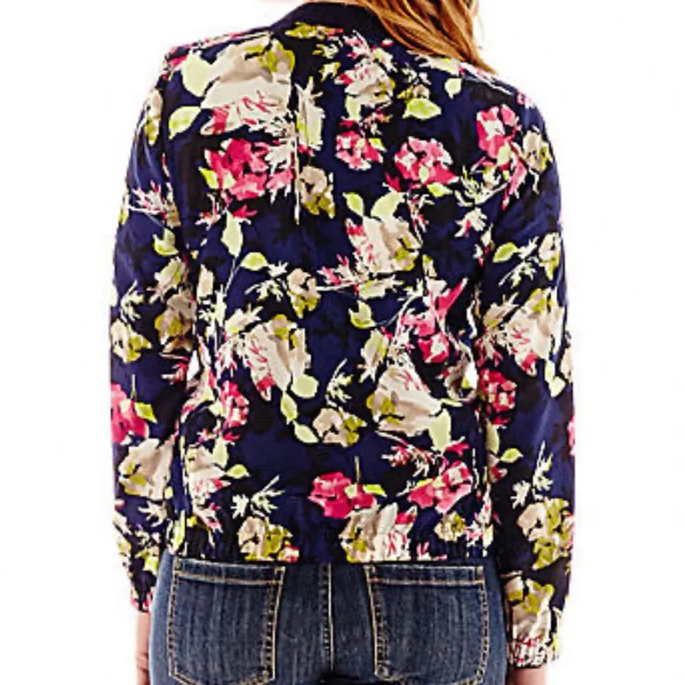 Light weight silky soft travel windbreaker floral bomber full zip with pockets - Image 4