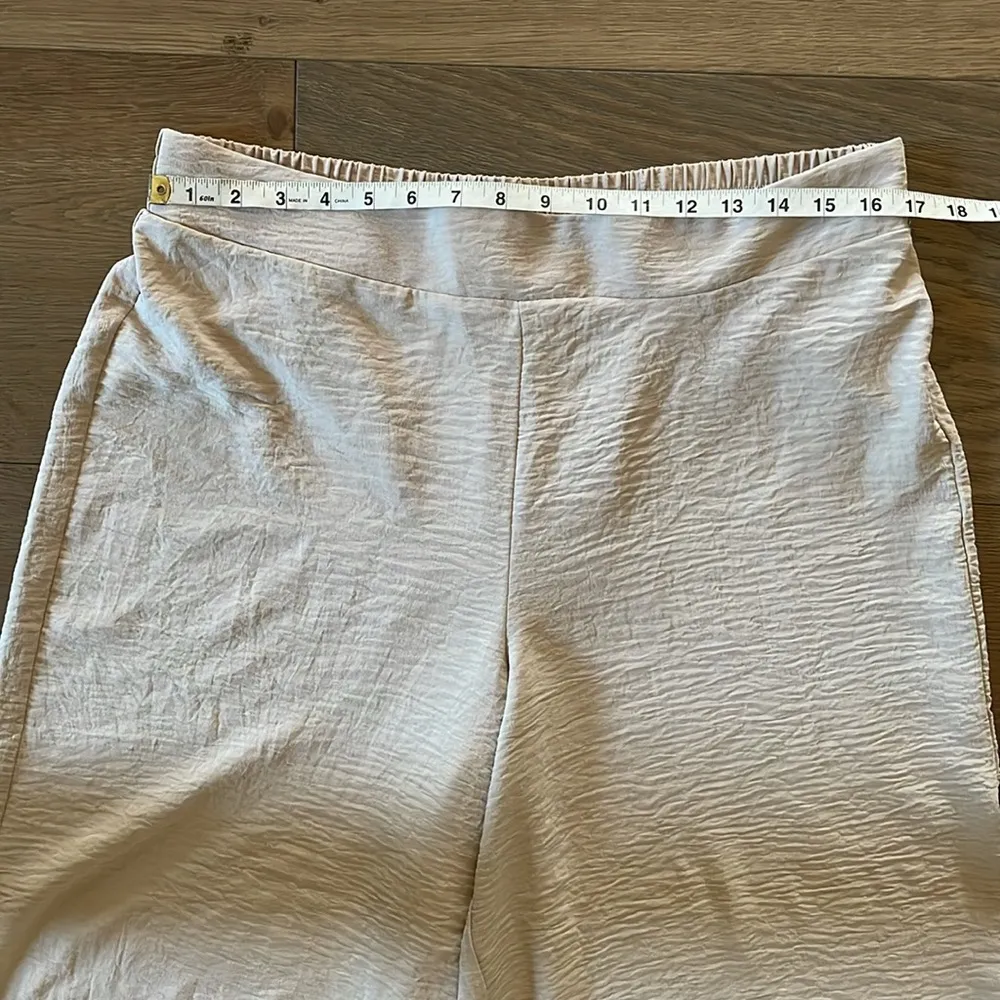 Adrianna Papell Textured Crepe Wide Leg Culotte
Pull On Crop Pants Size Large - Image 4