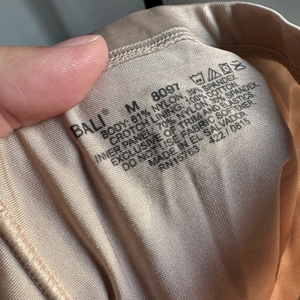 Bali size medium shapewear shorts - Image 2