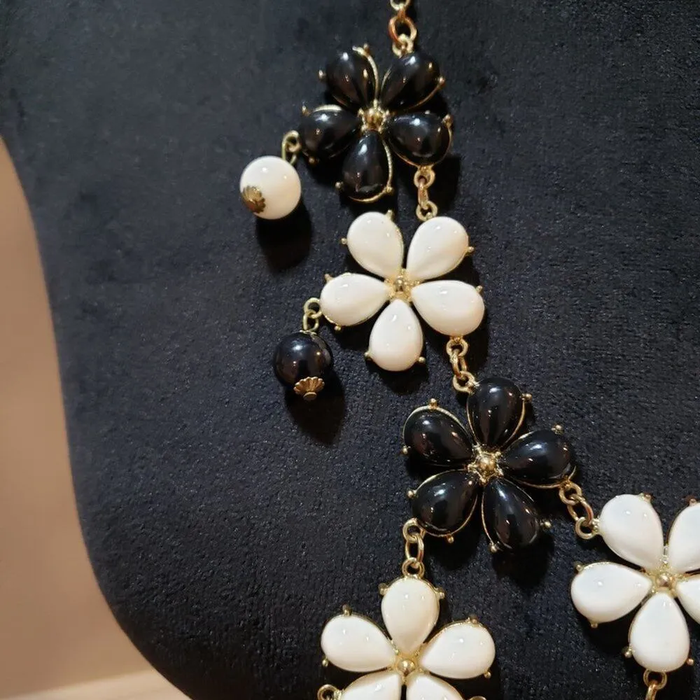 Womens Fashion Black White Flower & Beaded Collar Necklace with Lobster Clasp - Image 5