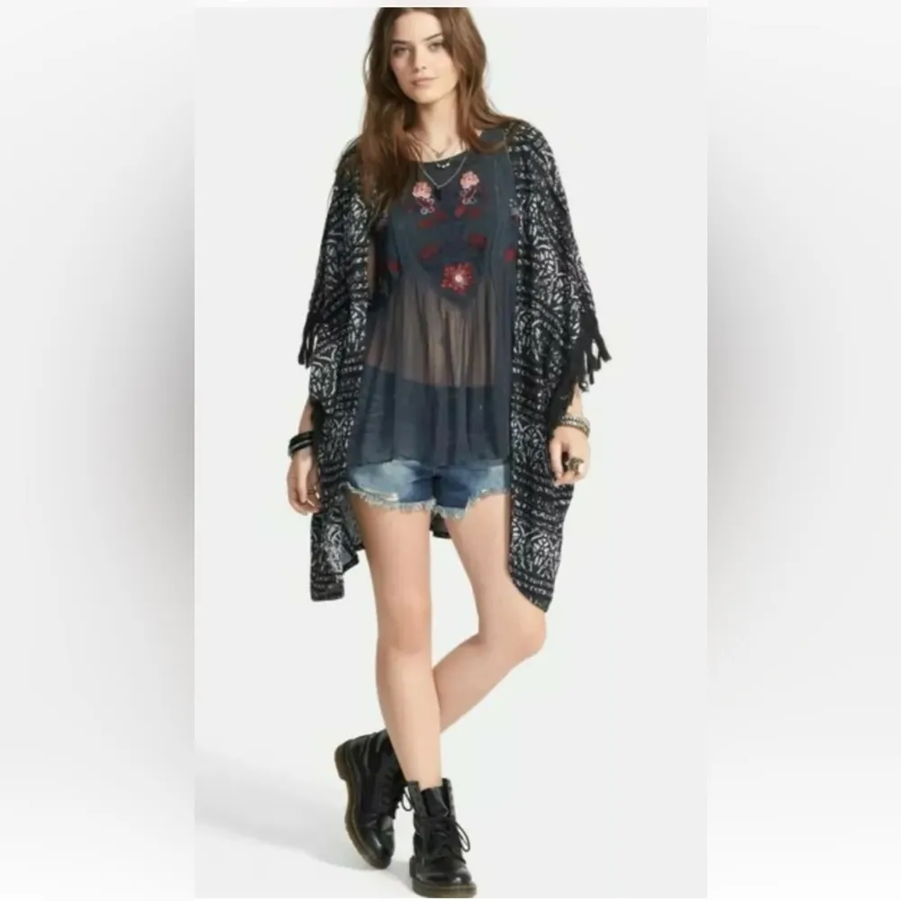 Free People Black Pattern Fringe Kimono‎ Cardigan Size M/L Rare ASO Selena Gomez - Image 4