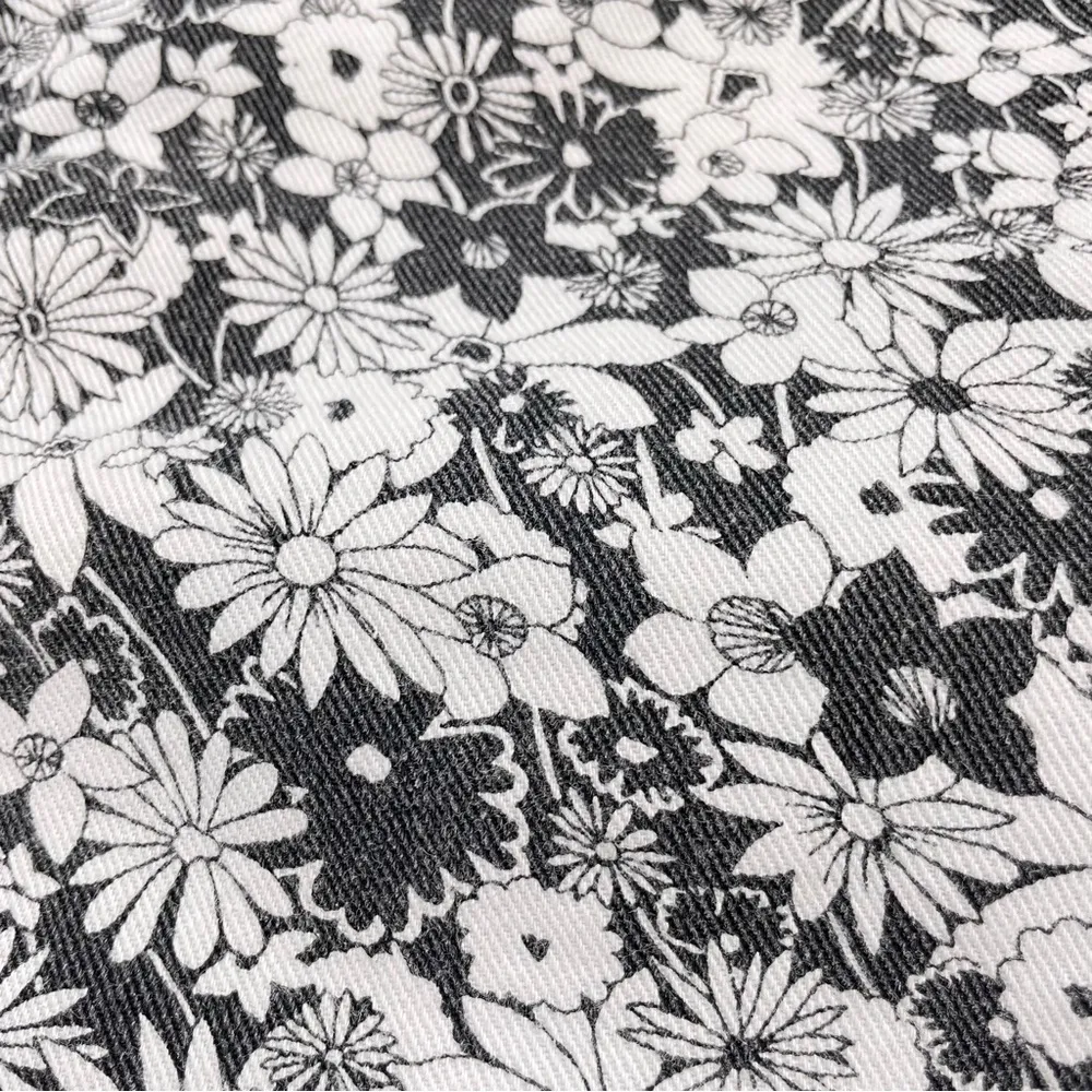 Vintage High Rise Jean Shorts Floral Black White Daisy Print Denim Quirky Spring Size 6P - Image 2