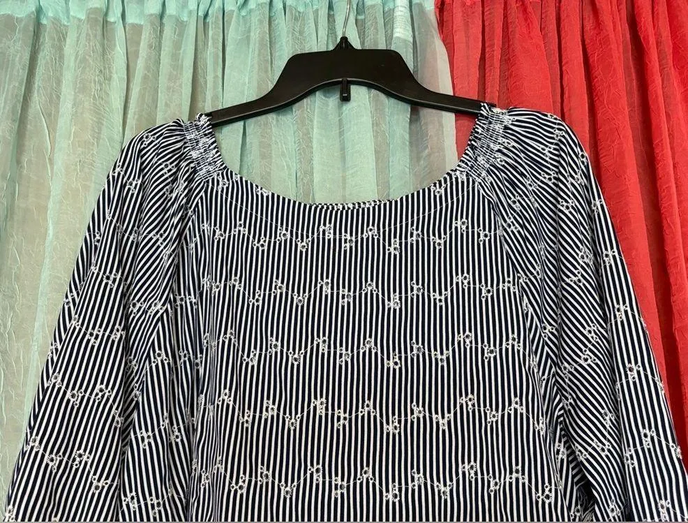 Loft eyelet blouse XL like new - Image 2