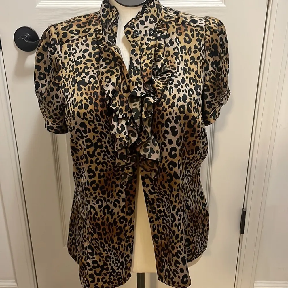 Worthington blouse woman’s cheetah print high neckline ruffle button top Sz XL - Image 7