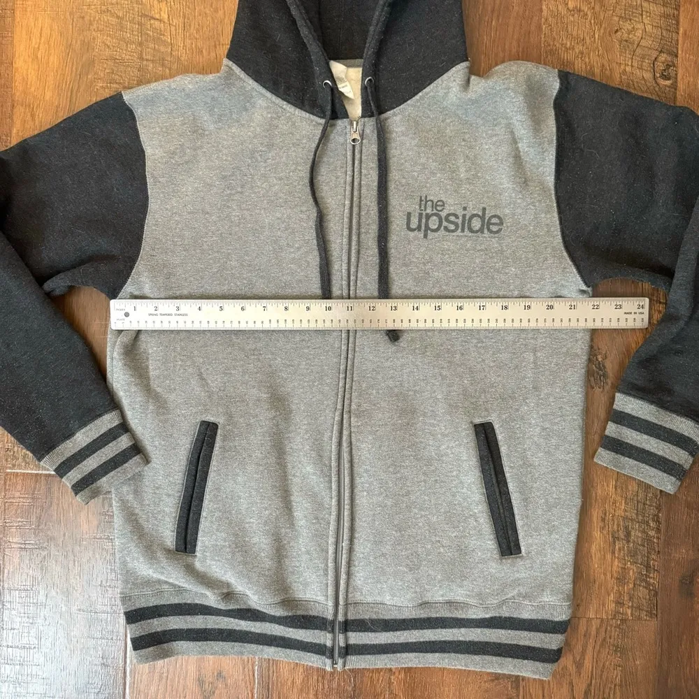 THE UPSIDE authentic movie zipper hoodie, unisex, size L Gray Size L - Image 5