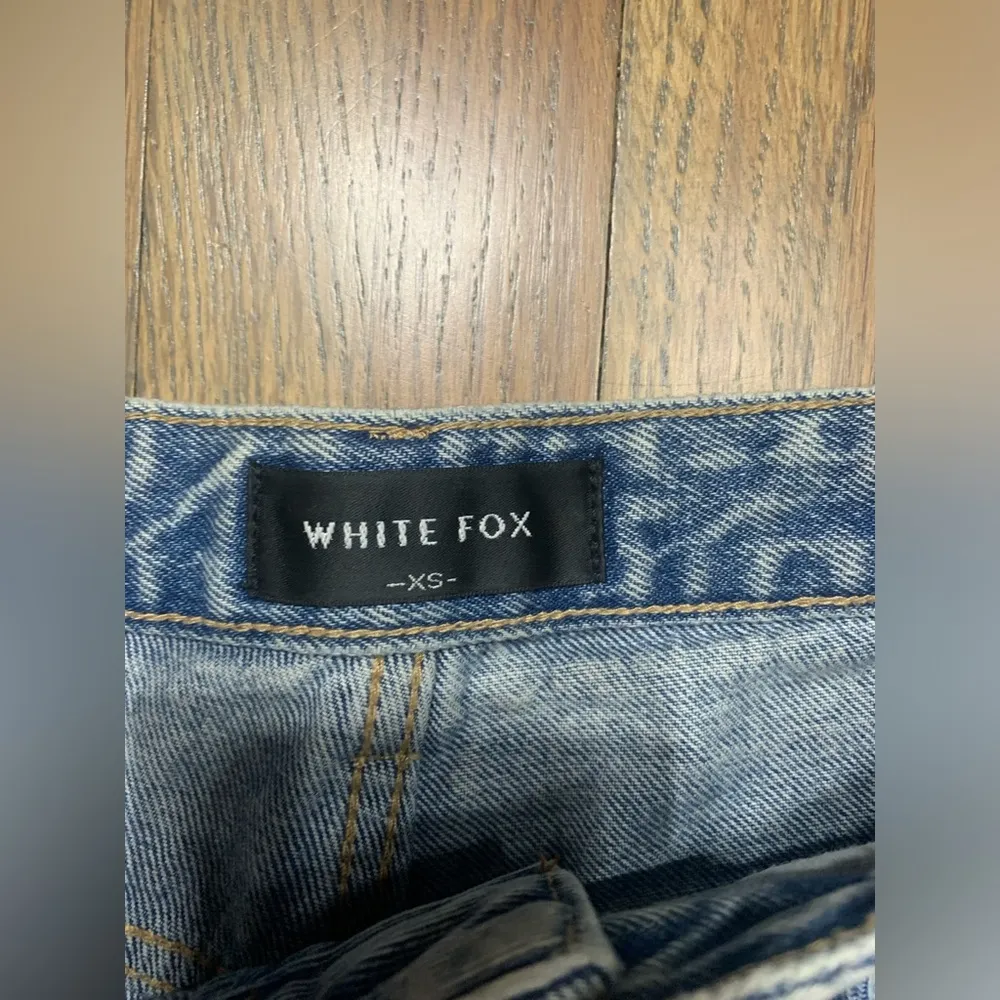 White fox jeans xs - Image 3