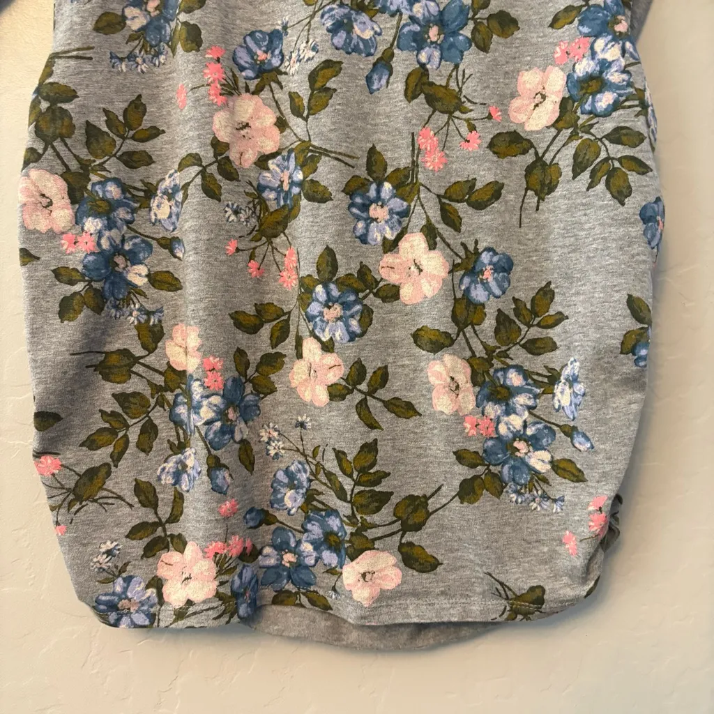 Motherhood Maternity gray short sleeve top with pink and blue flowers medium - Image 3