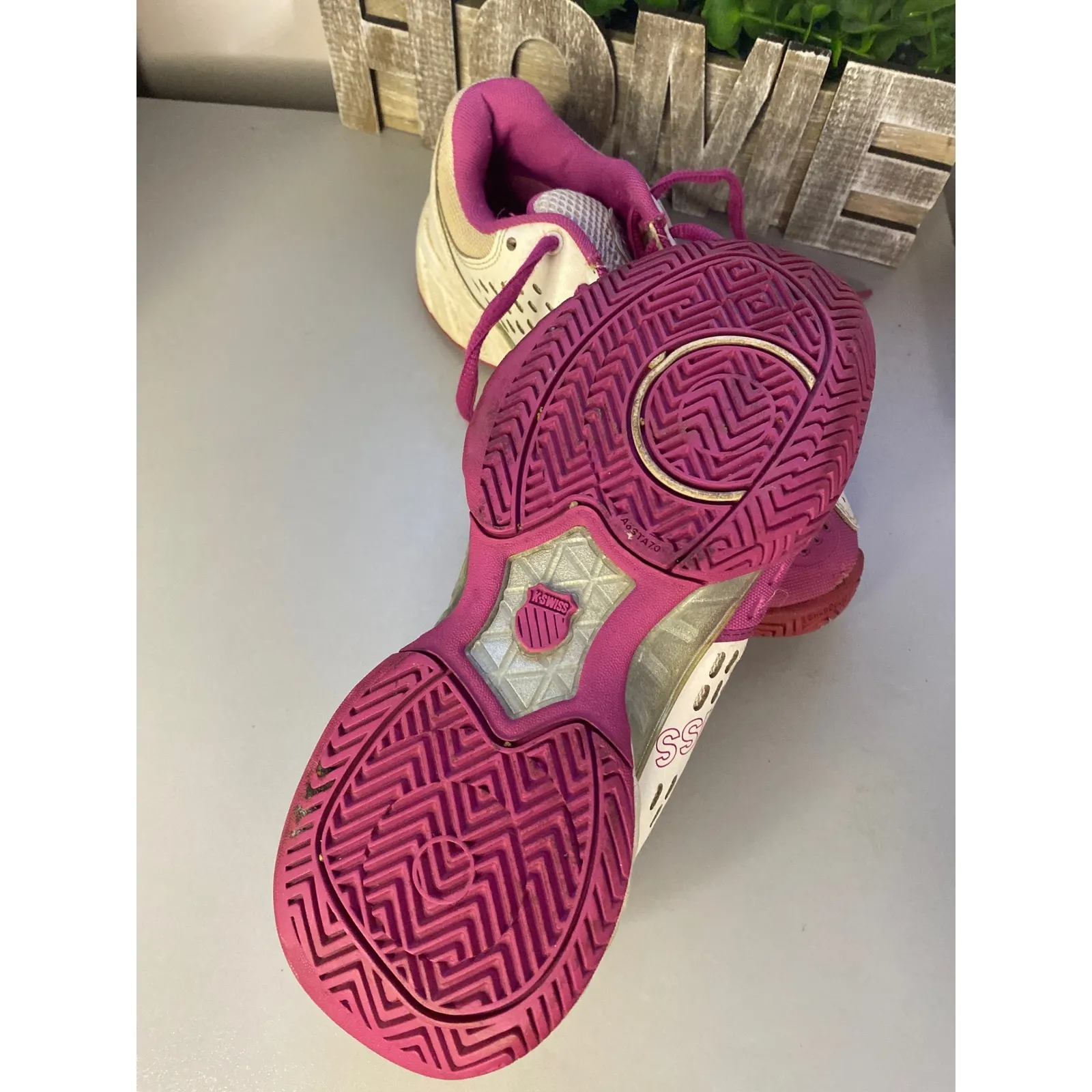 K Swiss Womens Tennis Shoes Pink White Low Top Lace Up Athletic Size 5 - Image 6