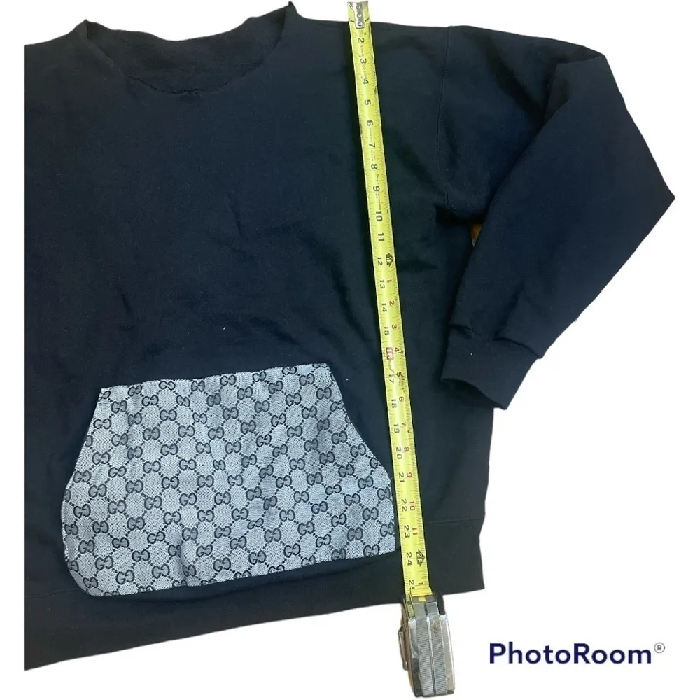 Black raw neck pull over logo pocket sweatshirt size medium - Image 3