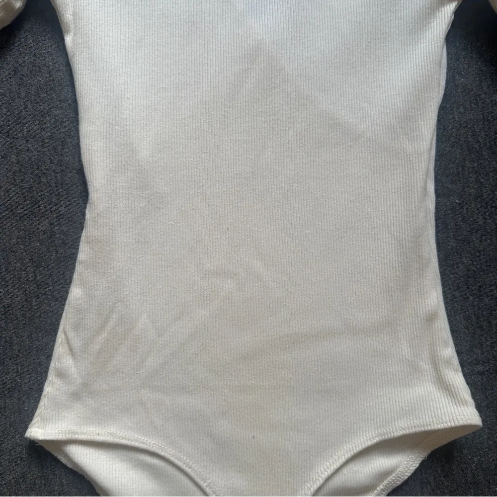 Short-Sleeve Wrap Bodysuit in Cream - Size X-Small - Image 11
