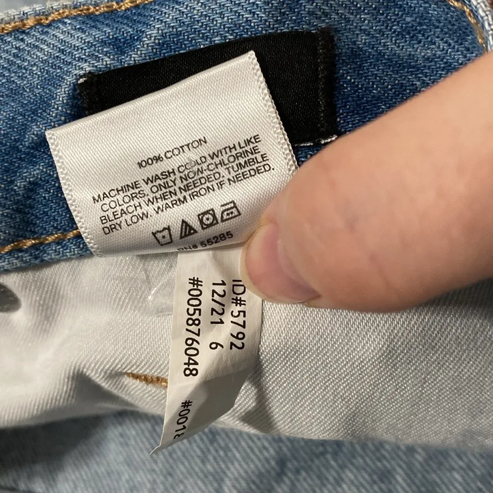 Express Super High Waisted 90s Bermuda Raw Hem Jean Shorts size 6 - Image 14