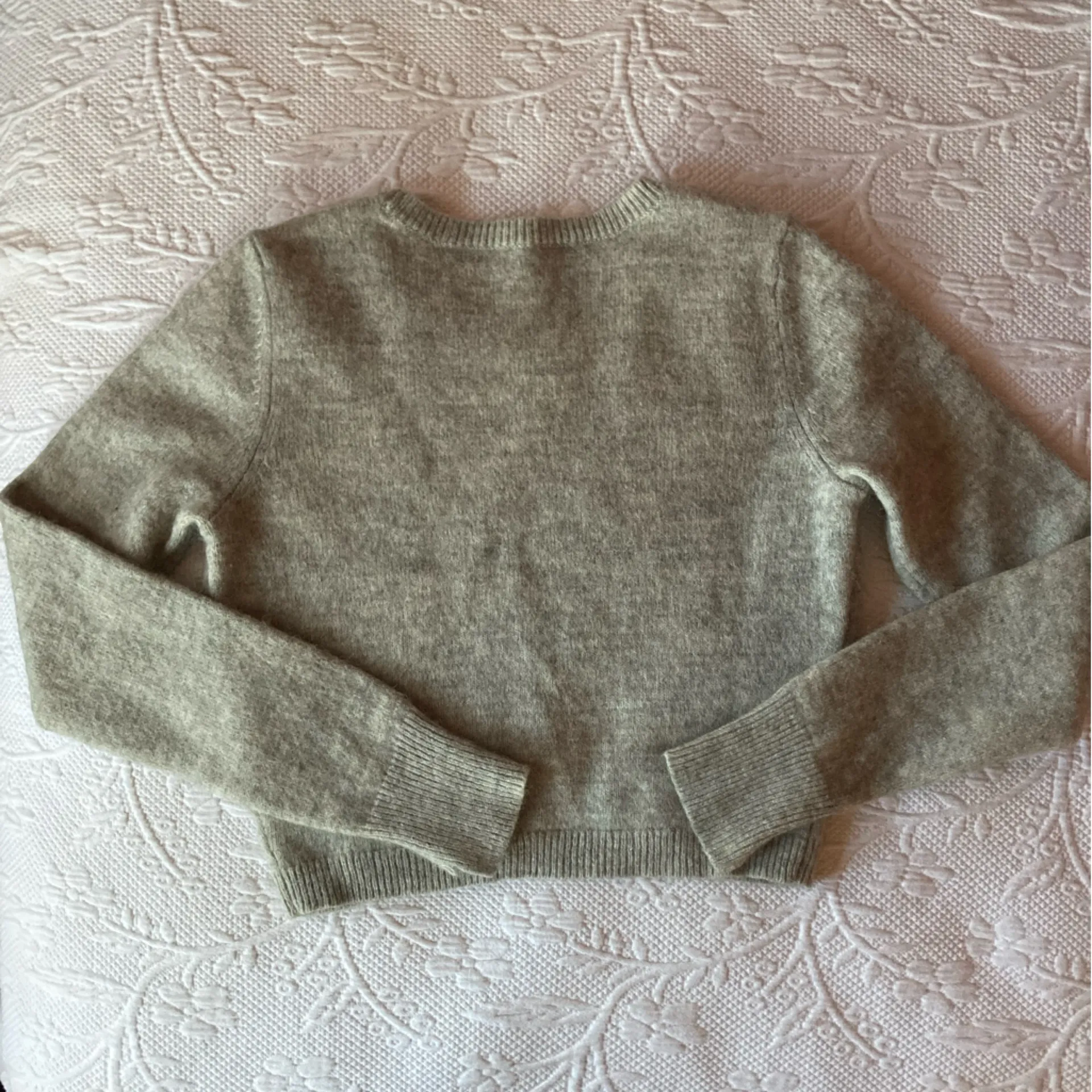A.L.C. Italian Yarn Alpaca Wool Blend Cropped Sweater – Heather Grey, Size M - Image 2