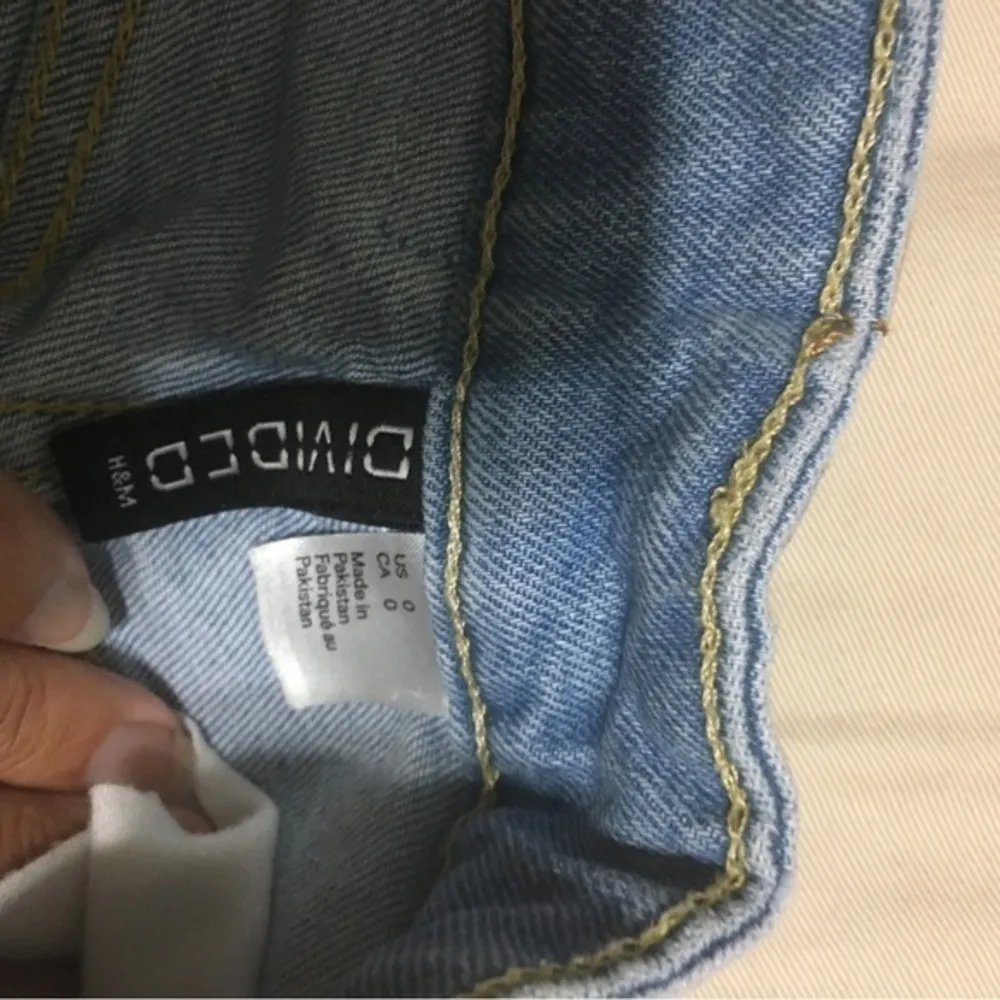 Woman’s size 0 H & M Divided denim cutoff jean shorts - Image 13