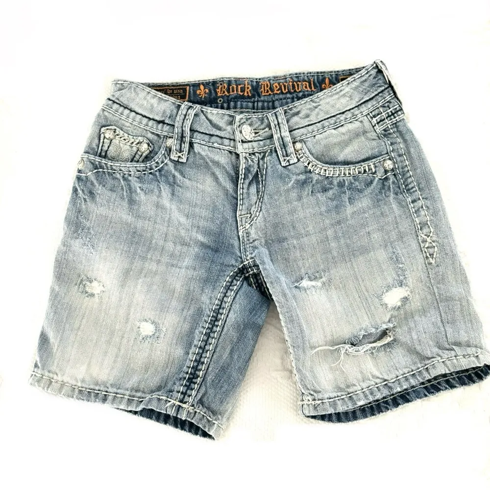 Rock revival Alanis distressed denim shorts sz 24 - Image 6
