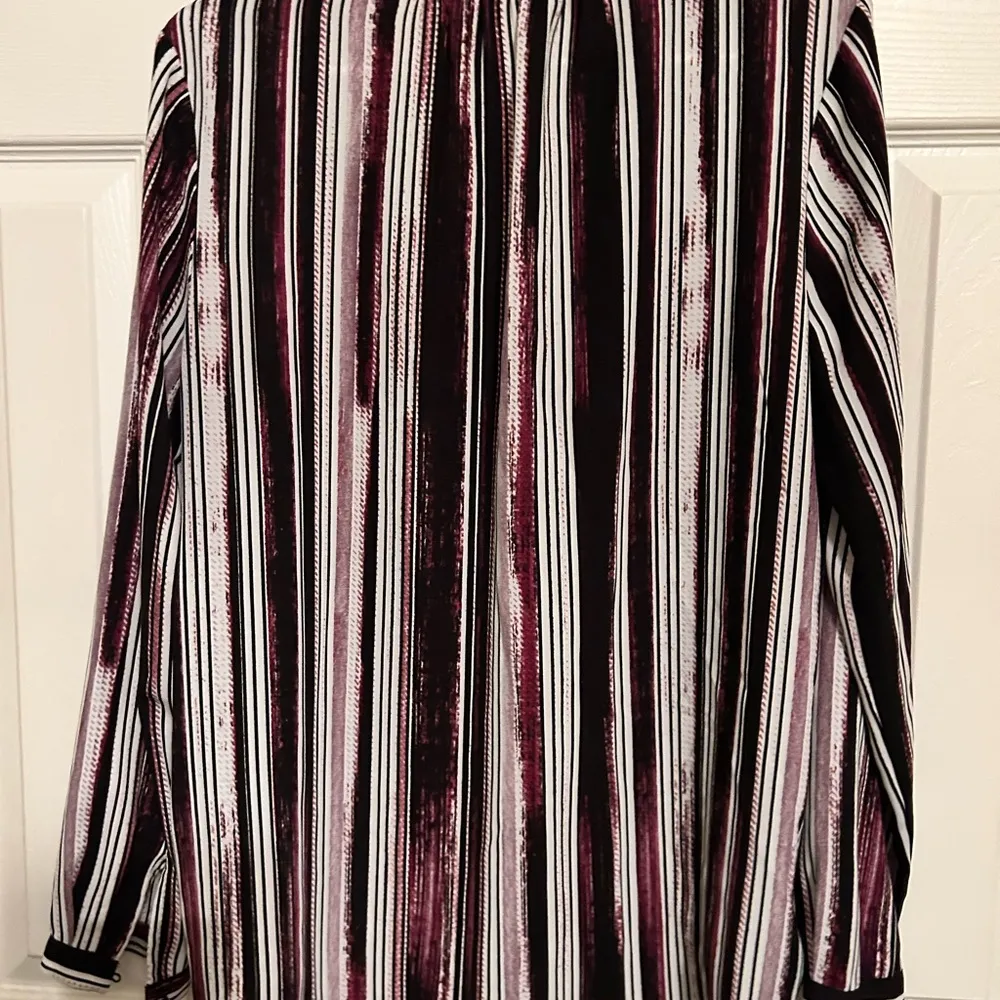 Jennifer Lopez Striped Purple Print V Neck Blouse size M - Image 5