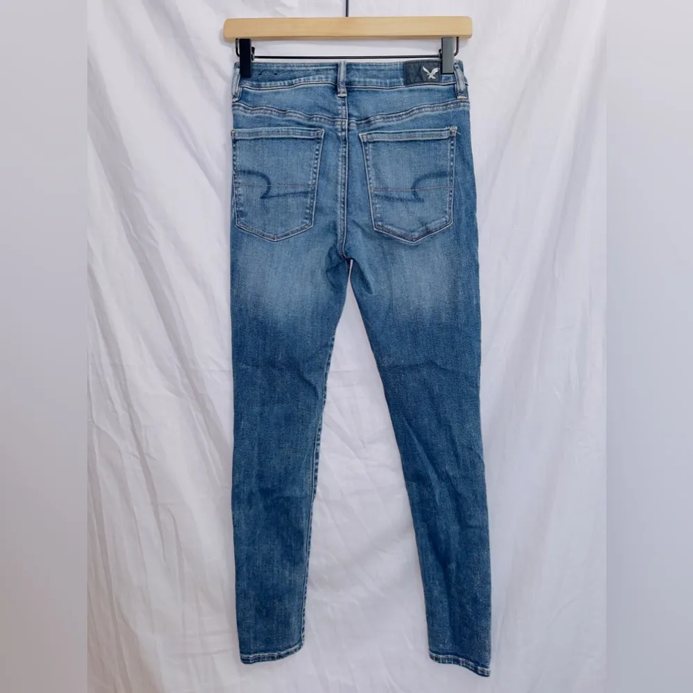 American Eagle Medium Wash Super Stretch Denim Hi Rise Jegging Jeans 2 short - Image 6