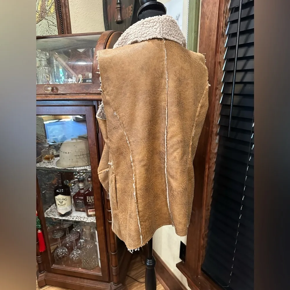 Forever 21 Faux Sherpa Long Vest Brown and White Large - Image 4