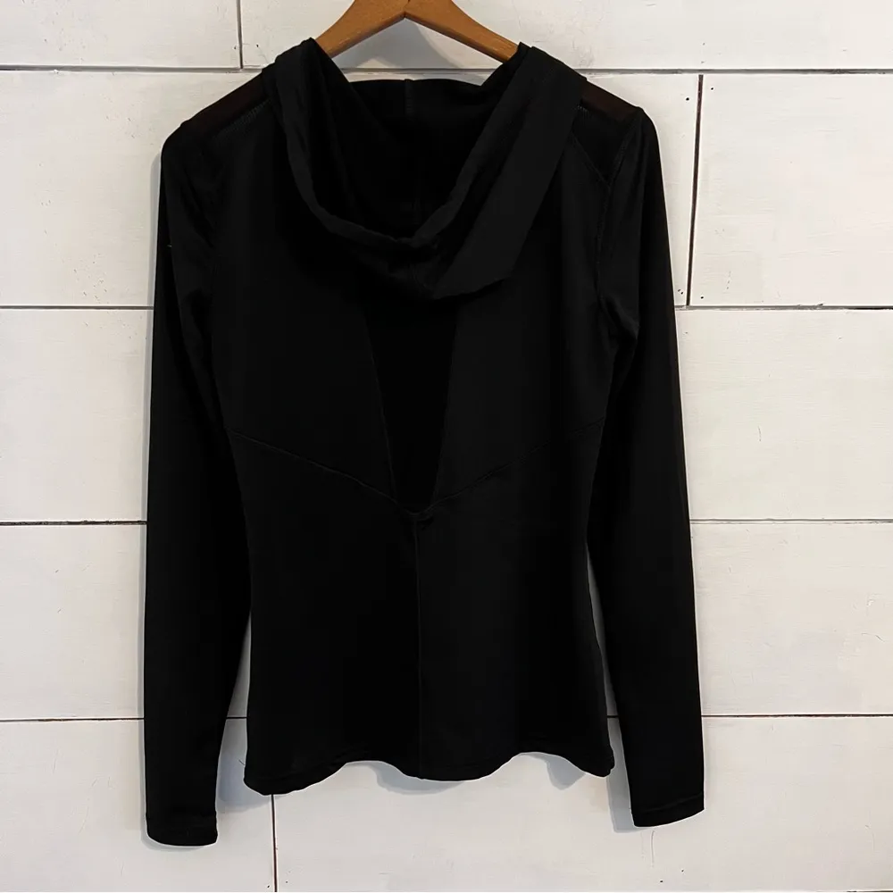 XOXO Sport Black Long Sleeve Hooded Top. Size Medium. EUC - Image 2