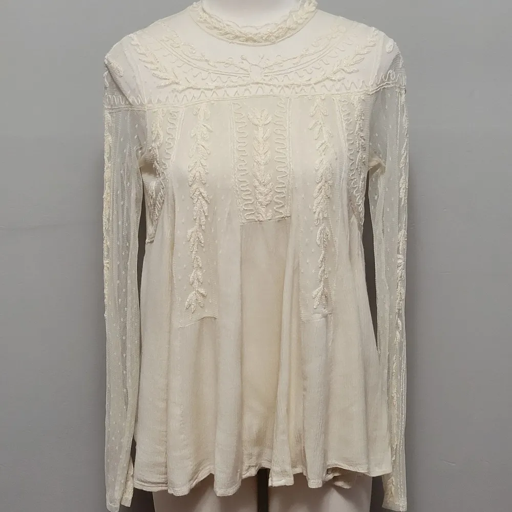 Buckle Sixes & Sevens cream embroidered mesh  blouse size xs - Image 4